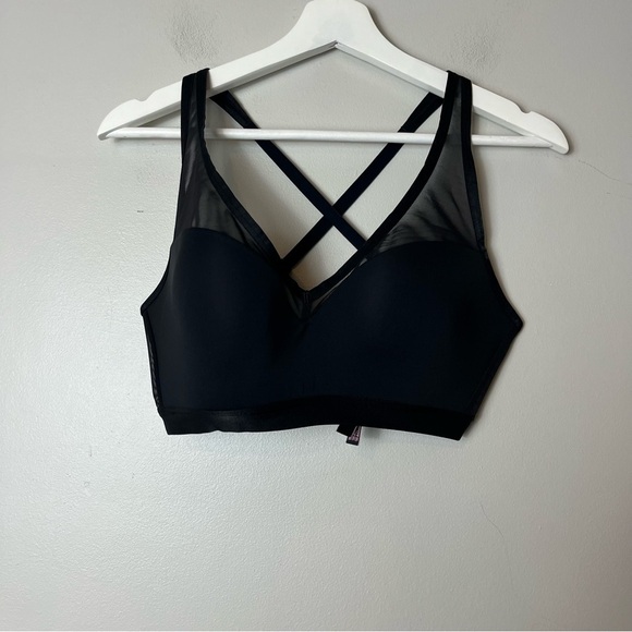 Victoria's Secret Incredible Lightweight Max Criss Cross Black Wirefree Bra 34DD - Picture 1 of 9